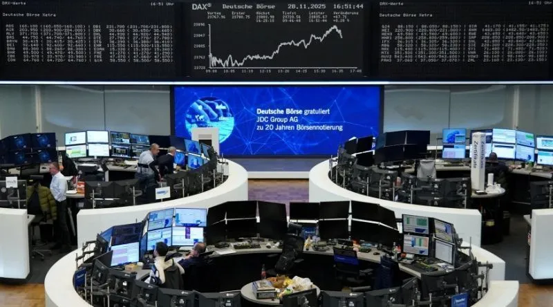 Bolsas europeias caem com pressão de ações industriais e de defesa