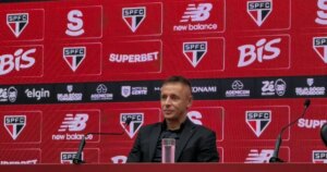 “É impossível substituir Muricy”, diz Rafinha em apresentação no São Paulo