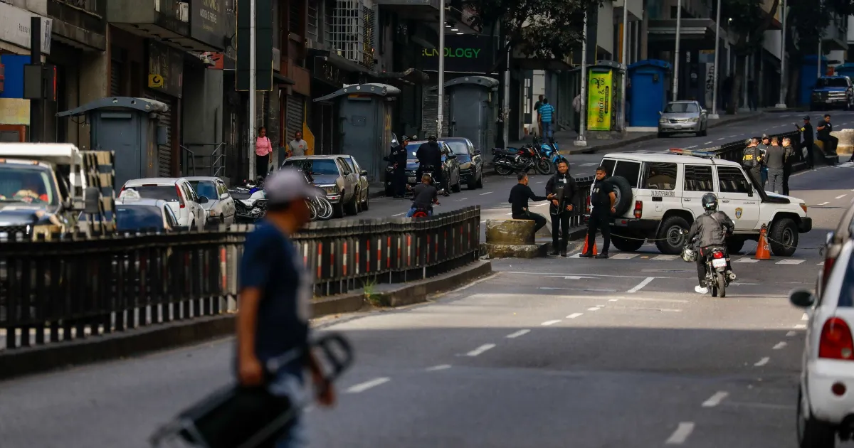 Venezuelanos tentam retornar à normalidade em meio a temores de repressão