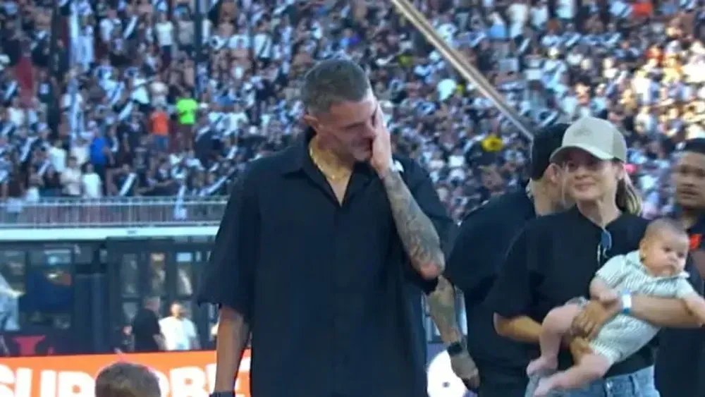 Pablo Vegetti se emociona em São Januário na despedida do Vasco