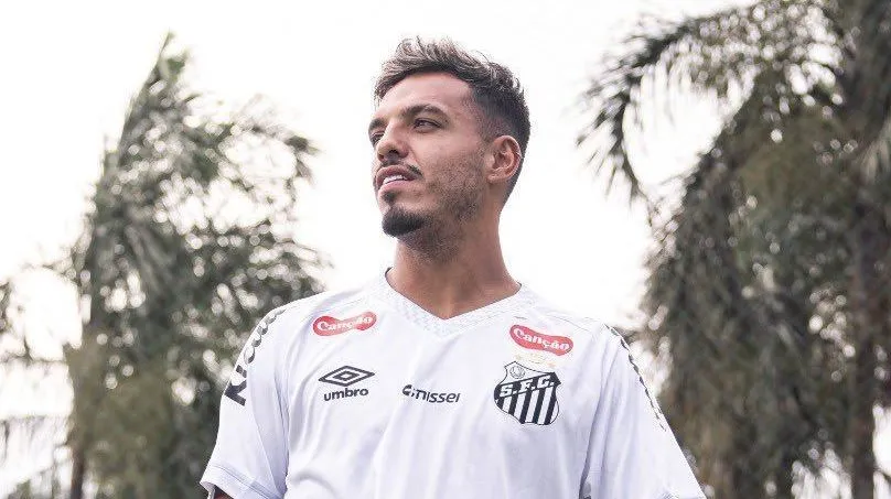 Santos anuncia contratação de Gabriel Menino; saiba detalhes