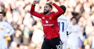 Manchester United empata com o Leeds e sobe na tabela da Premier League
