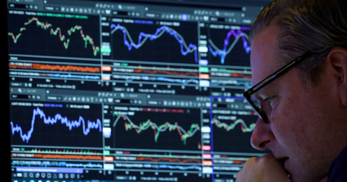 Dow Jones fecha em recorde e ações de chips saltam com otimismo em IA