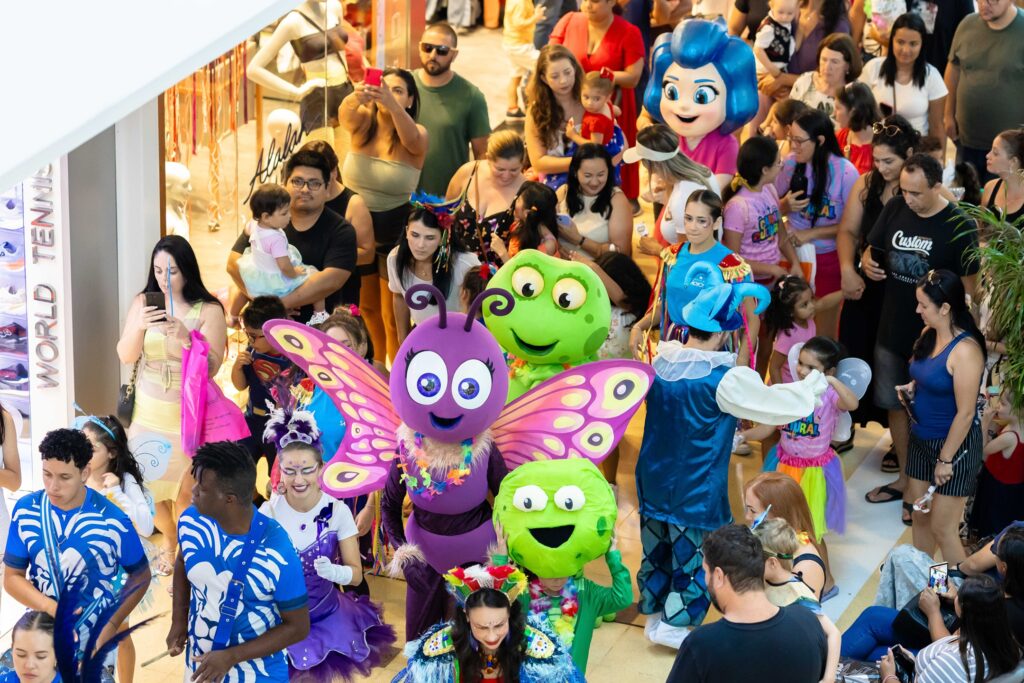 Bonecos gigantes, escola de samba e cortejo gratuito agitam Carnaval na Região Metropolitana 1 00449 Shop SJ Bloquinho SapoBorboleta Alta Bonecos gigantes, escola de samba e cortejo gratuito agitam Carnaval na Região Metropolitana