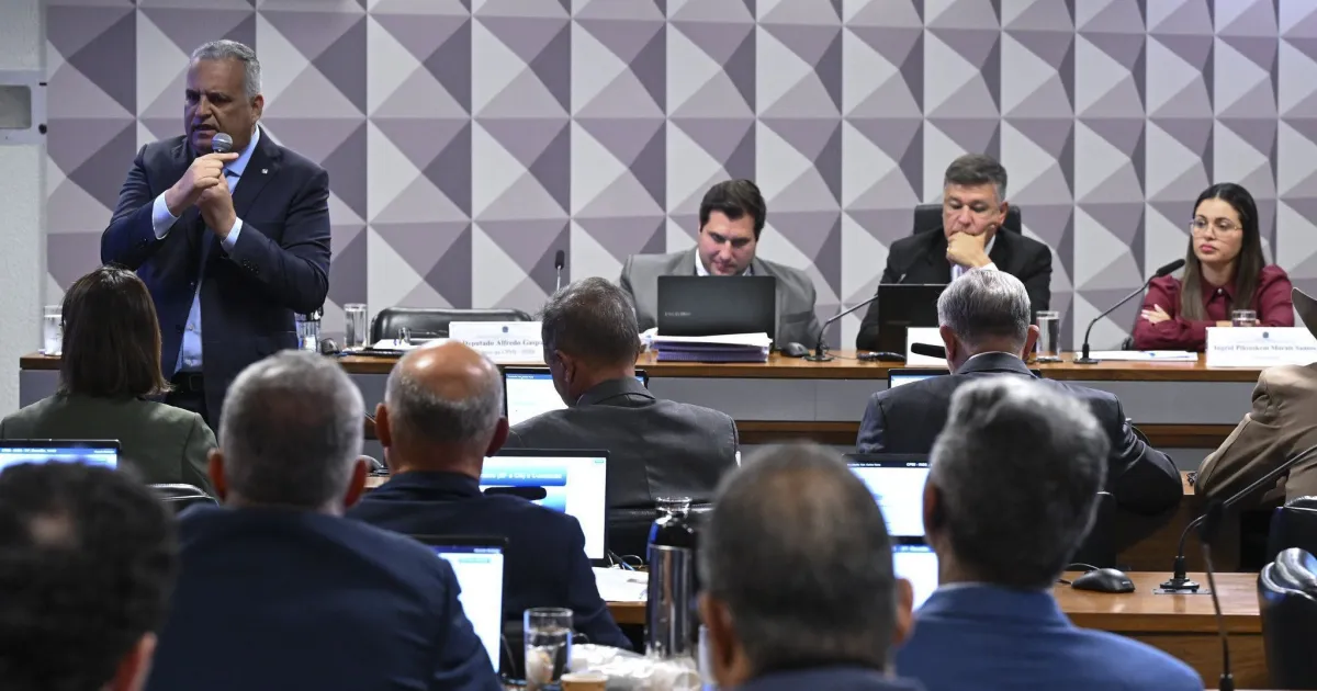 CPMI do INSS tem oitiva interrompida após depoente passar mal