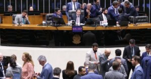 Câmara reajusta verba de gabinete e cota parlamentar