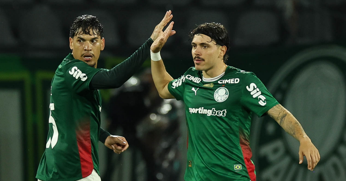 Palmeiras goleia Vitória em Barueri e vence a primeira no Brasileirão