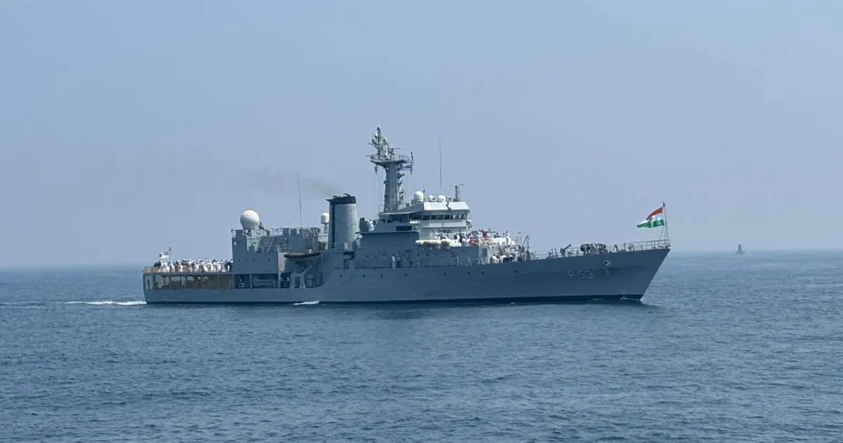 Índia projeta poderio militar em exibição e exercício naval conjunto
