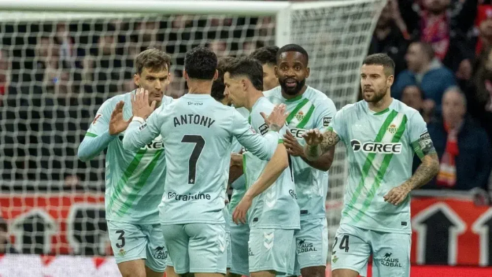 Antony dá vitória ao Betis sobre Atlético de Madrid e "imita" CR7