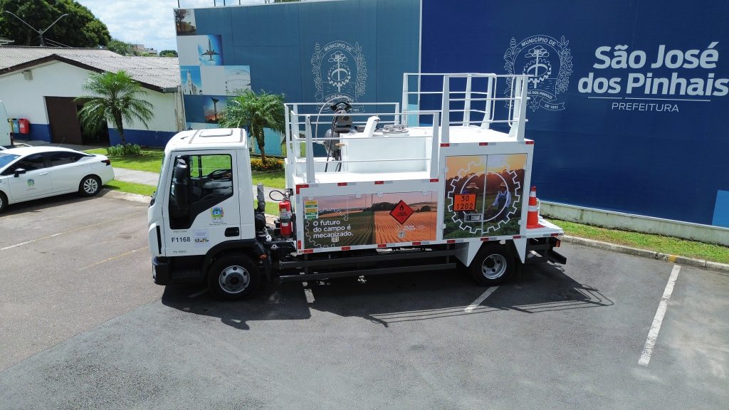 Novo caminhão comboio reforça Patrulha Mecanizada e amplia apoio à agricultura familiar em São José dos Pinhais