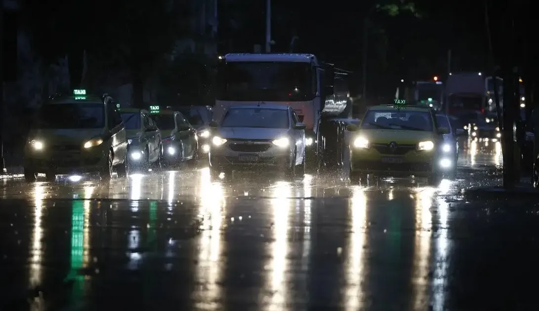 Defesa Civil do Rio de Janeiro emite aviso para chuva forte