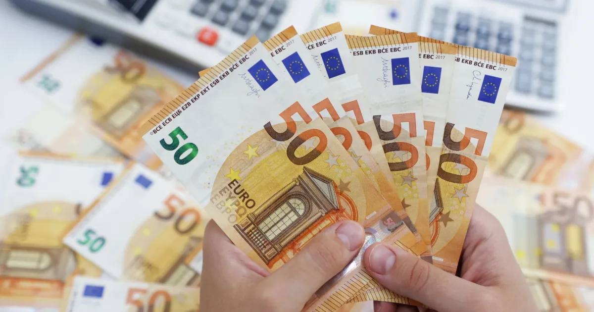 Ministros da zona do euro vão avaliar criação de stablecoins em euro