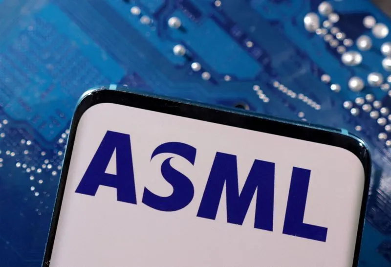 ASML revela avanço em fonte de luz EUV que pode produzir 50% mais chips