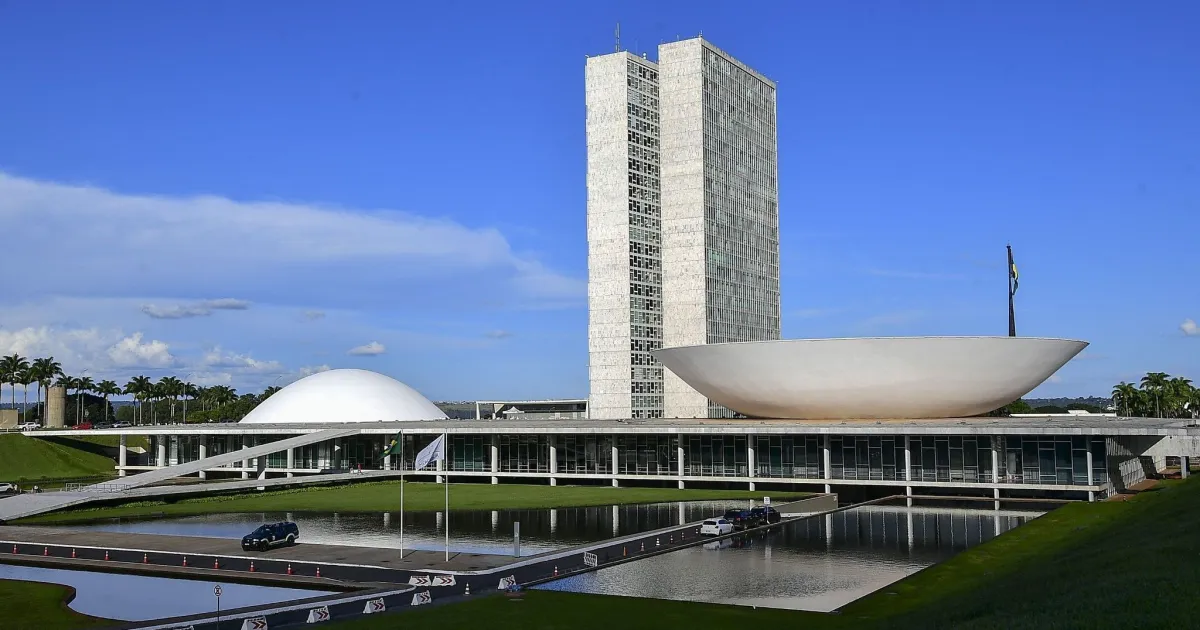 Comissões da Câmara aprovam homenagem a líder do estudo sobre polilaminina