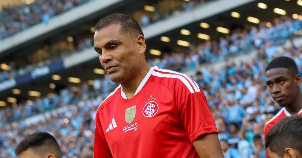 Mercado comenta arbitragem após vice diante do Grêmio: "Fomos roubados"