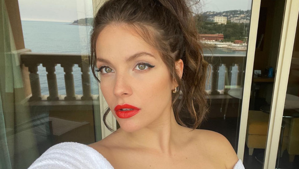 Atriz de "The Good Doctor" mostra ferida após ter rosto mordido por cão