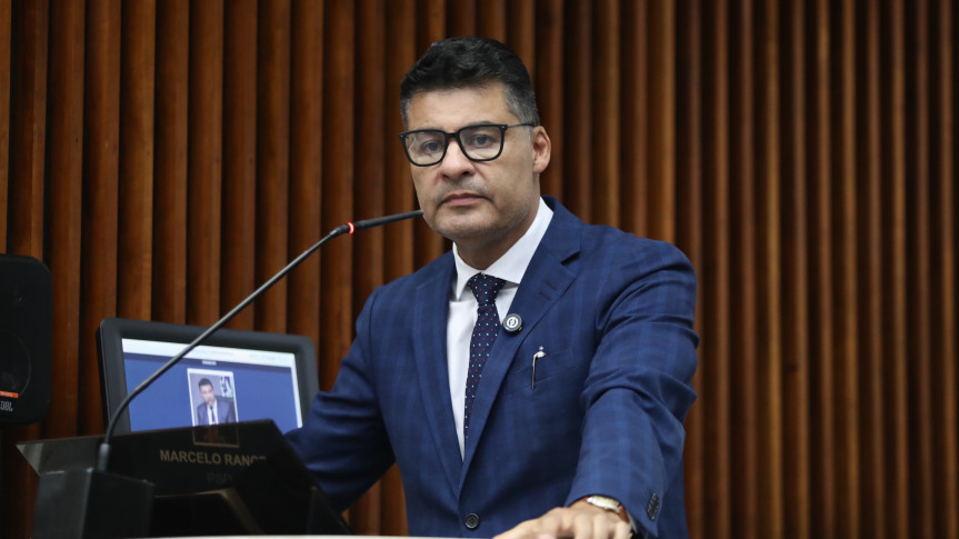 Deputado Marcelo Rangel (PSD) assina projeto de lei.