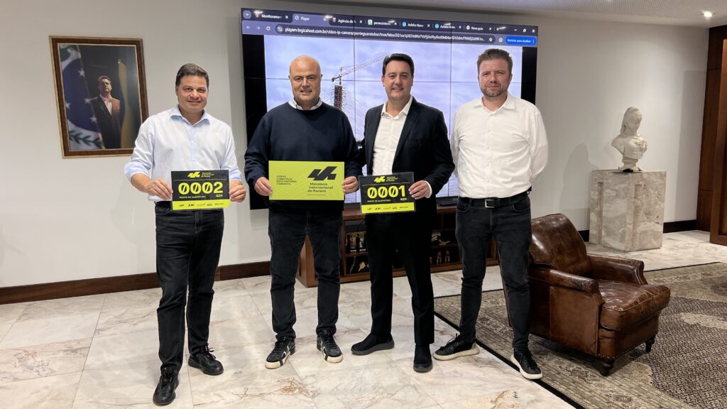 IMG 8773.JPG Governador recebe inscrição número 1 para a Maratona Internacional do Paraná