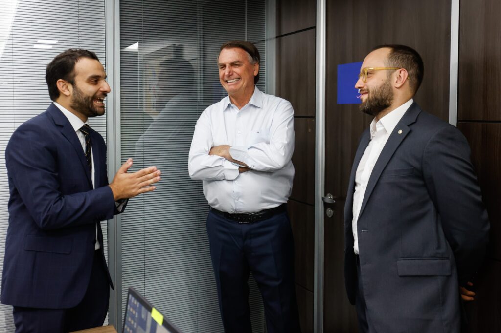 Christiano Puppi oficializa filiação ao PL e reforça aliança com Moro e Filipe Barros no Paraná 4 Christiano Puppi PL Moro Filipe Barros