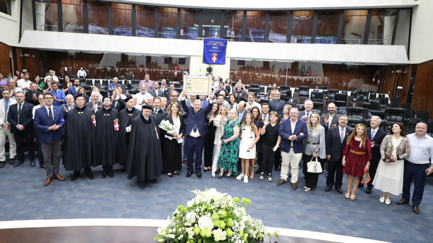 Cidadania honorária reconhece trajetória de advogado no Paraná