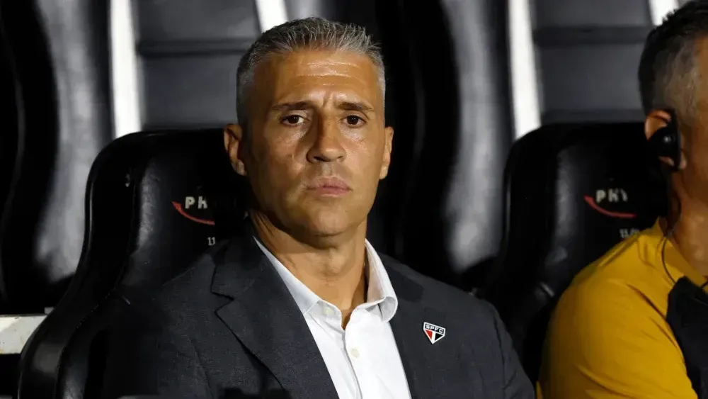 São Paulo anuncia saída do técnico Hernán Crespo