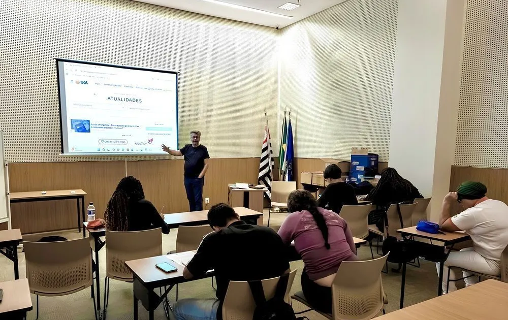 No Dia da Escola, projeto ajuda trabalhadores a retomar os estudos