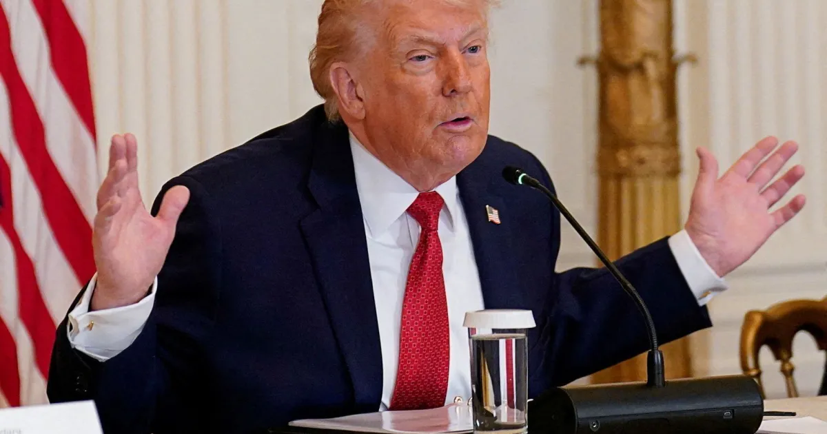 Trump diz que os EUA destruíram 42 navios da marinha iraniana em três dias