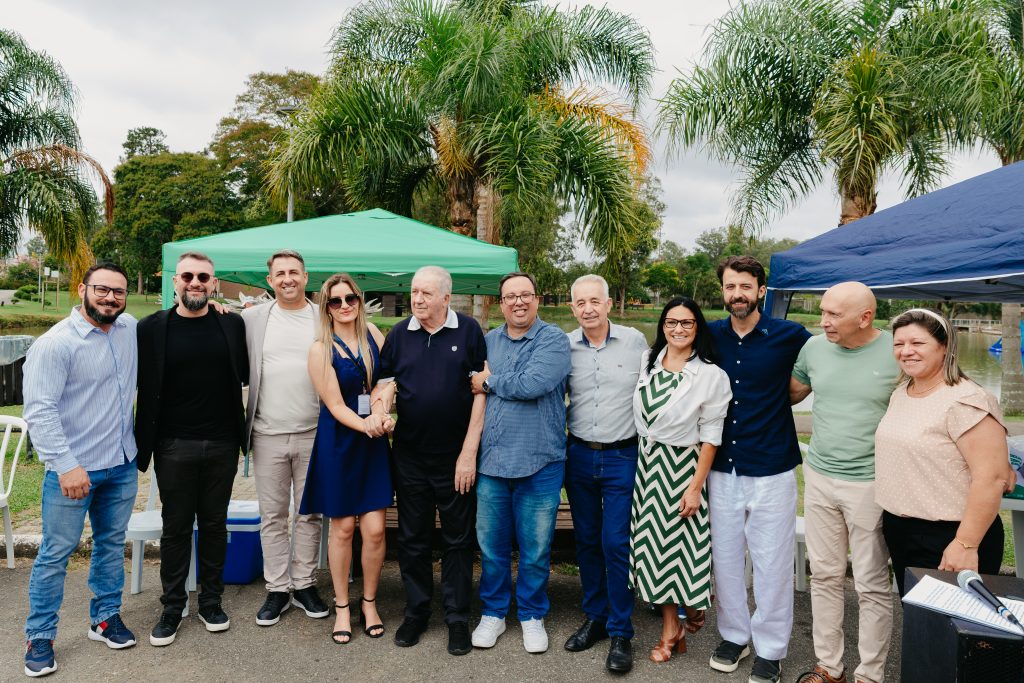 Lagoa do Parque São José recebe caravela ecológica para melhoria da qualidade da água