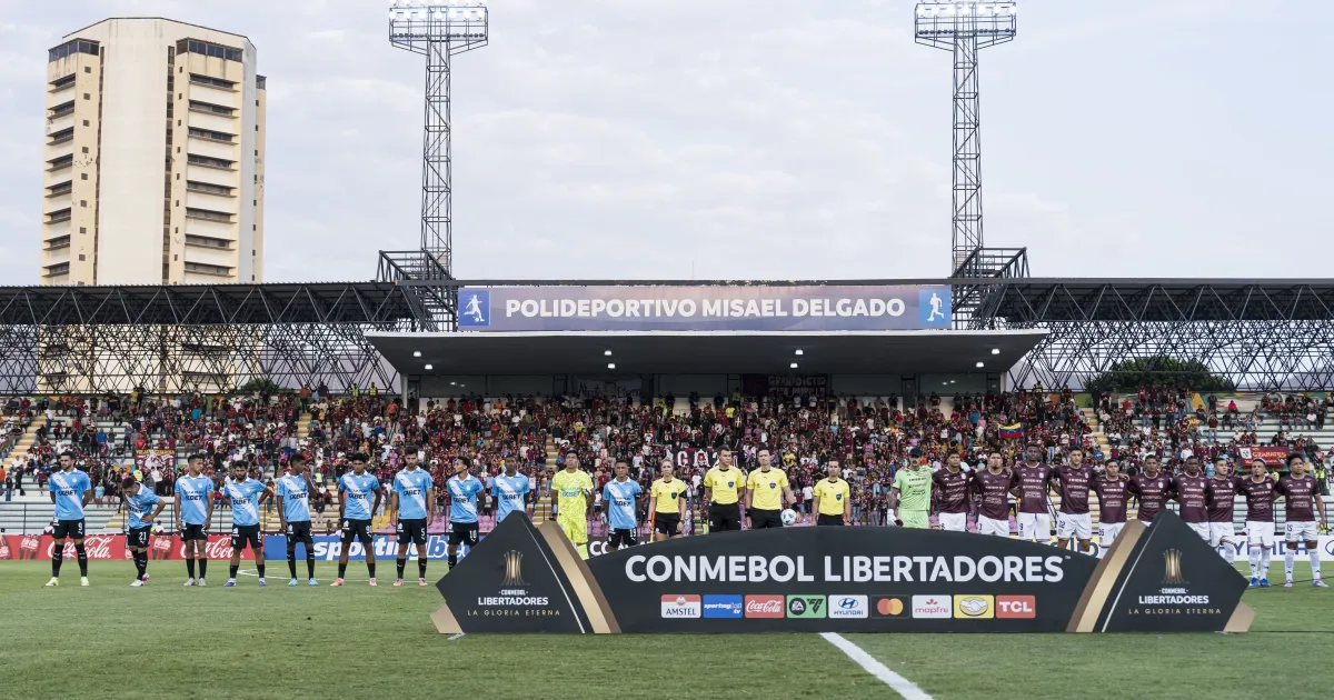 Após polêmica no Choque-Rei, árbitra "anula" gol por toque de mão