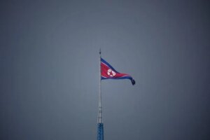 Coreia do Norte dispara possível míssil durante exercício conjunto com EUA