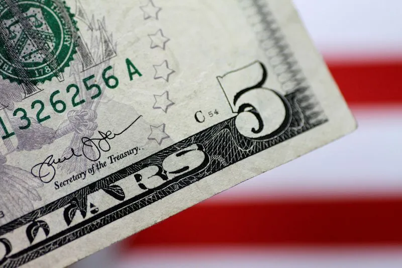 Dólar sobe na abertura com agravamento das tensões no Oriente Médio