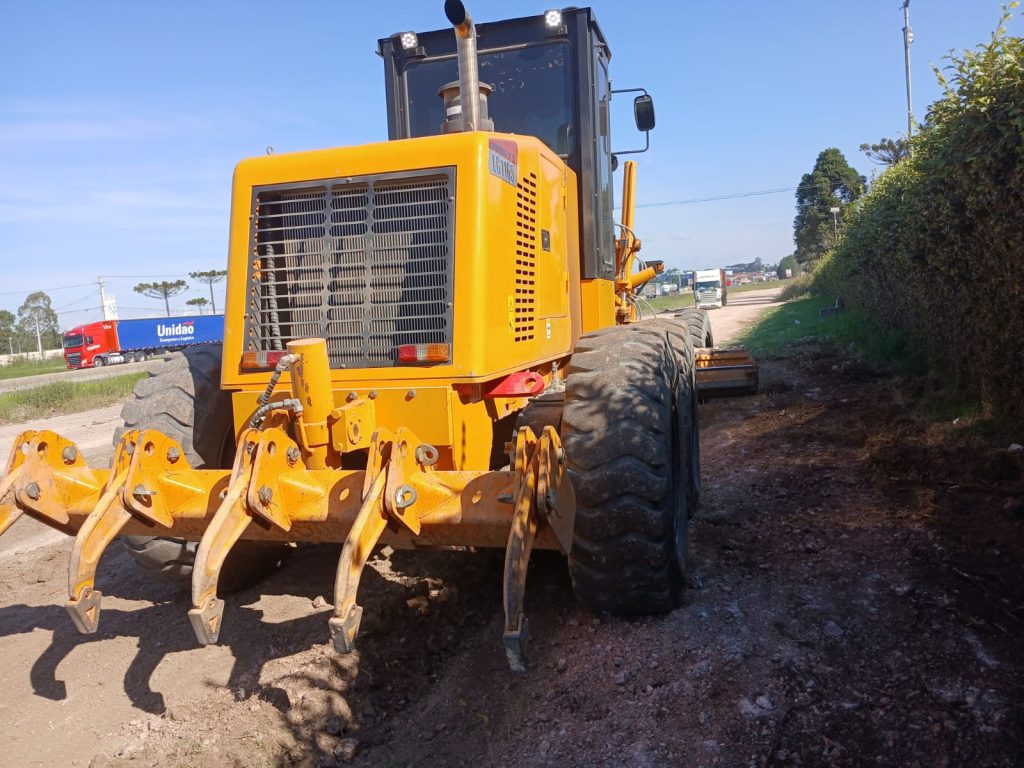 Prefeitura de São José dos Pinhais realiza patrolamento em diferentes regiões e melhora condições das estradas rurais