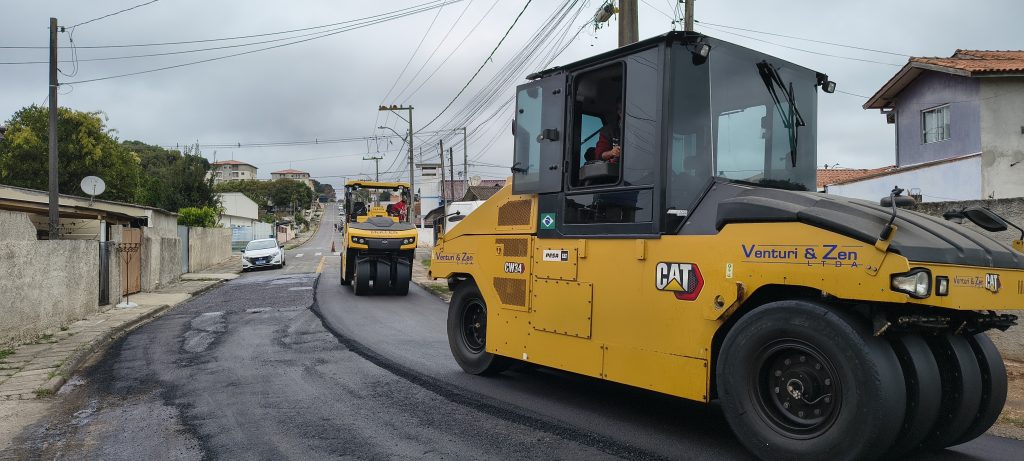 Recape é concluído na Rua Alferes João Bortoloti após melhorias na drenagem