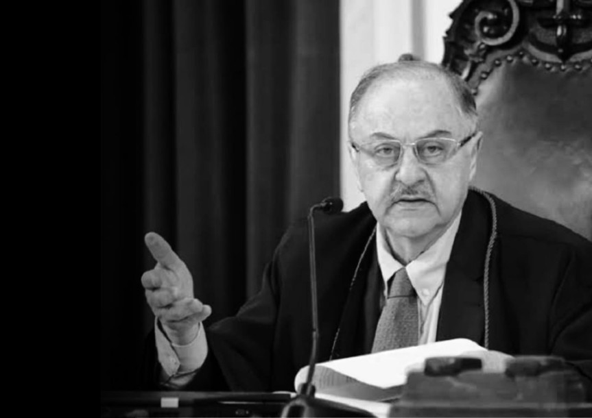 O projeto de lei nº 101/2026 presta homenagem ao ex-deputado e ex-conselheiro do Tribunal de Contas do Paraná, Artagão de Mattos Leão, falecido em julho de 2023.