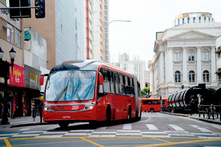 Notícias de Curitiba e do Paraná | Busão Curitiba 16 Curitiba pode aumentar lista dos que tem direito a andar de ônibus de graça