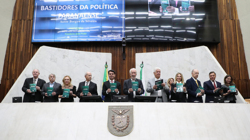 Solenidade no Plenário para lançamento do livro 'Bastidores da Política Paranaense'.