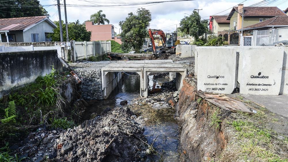 Macrodrenagem Rio Cascatinha Santa Felicidade Curitiba obras prevenção alagamentos erosão