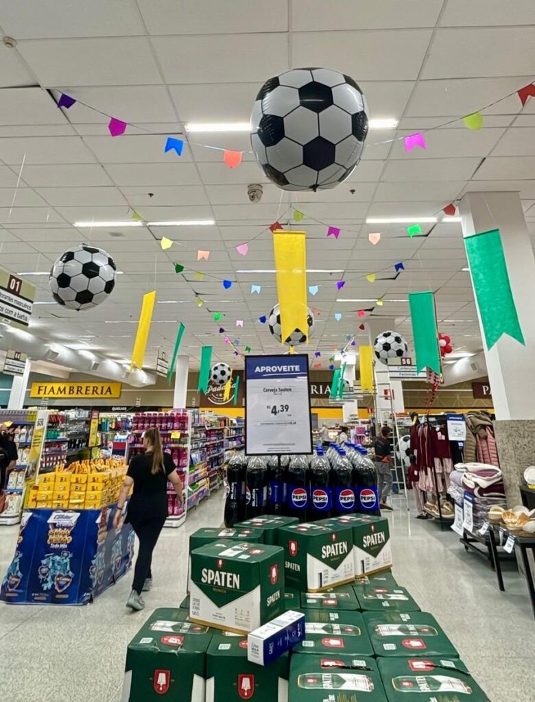 WhatsApp Image 2026 05 08 at 14.35.27 Condor promove circuito itinerante de troca de figurinhas com ativações da Copa