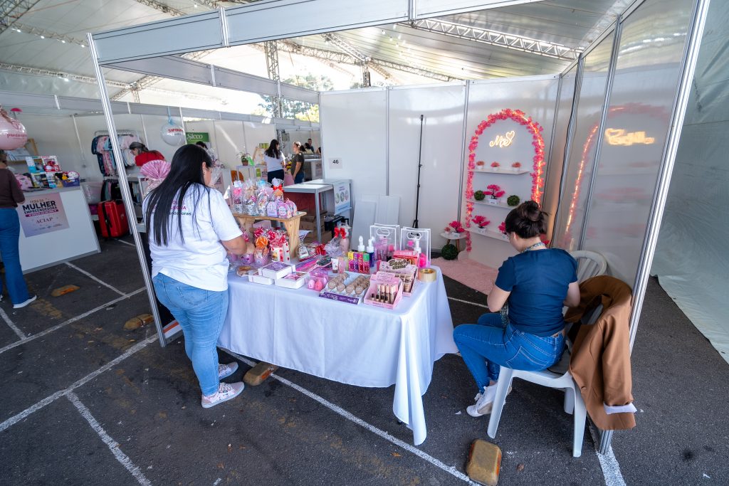 Feira Mulher Empreendedora reúne mais de 130 expositoras e amplia oportunidades para negócios femininos em São José dos Pinhais