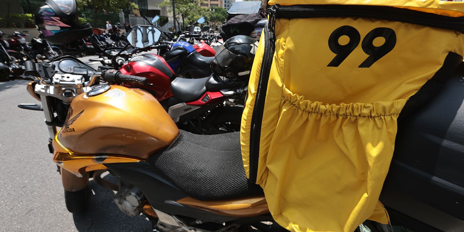 App 99 monitoramento motoboys motociclistas Curitiba tecnologia segurança trânsito