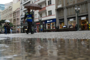 2026 06 10 chuva rua xv 13 Notícias de Curitiba e do Paraná | Busão Curitiba