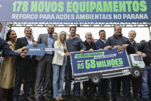 Notícias de Curitiba e do Paraná | Busão Curitiba 22 entrega equipamentos foto rdziura 1489 Notícias de Curitiba e do Paraná | Busão Curitiba