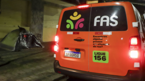 FAS reforça abordagem social durante frente fria em Curitiba