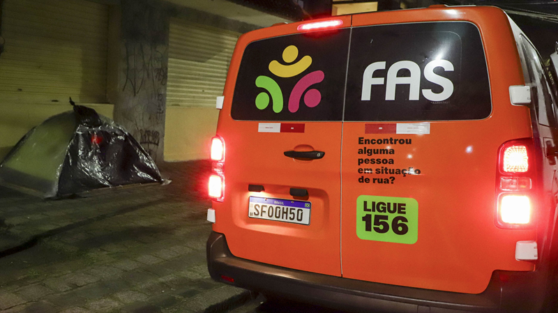 FAS reforça abordagem social durante frente fria em Curitiba