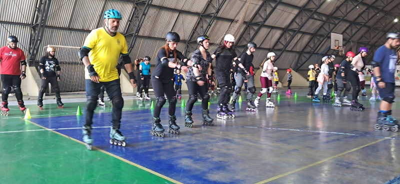 Notícias de Curitiba e do Paraná | Busão Curitiba 5 Roller Matinal Boqueirão reúne patinadores em Curitiba