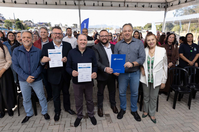 Assinatura de investimento da Sanepar em Quatro Barras para ações de proteção ambiental na Região Metropolitana de Curitiba.