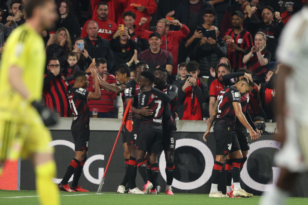 Notícias de Curitiba e do Paraná | Busão Curitiba 36 athletico internacional brasileirao 2026