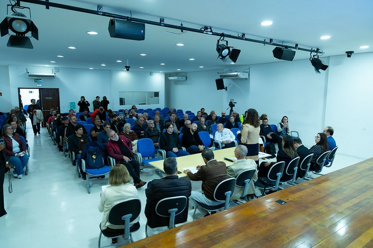 Audiência pública sobre contorno ferroviário na Câmara Municipal de Curitiba
