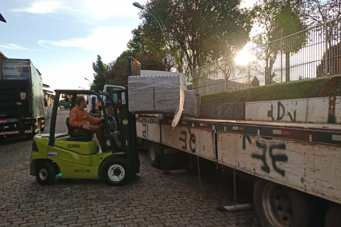 Telhas doadas pela Defesa Civil do Paraná a municípios afetados