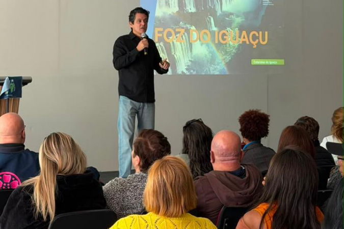 Agentes de viagens conhecendo pontos turísticos do Paraná em press trip